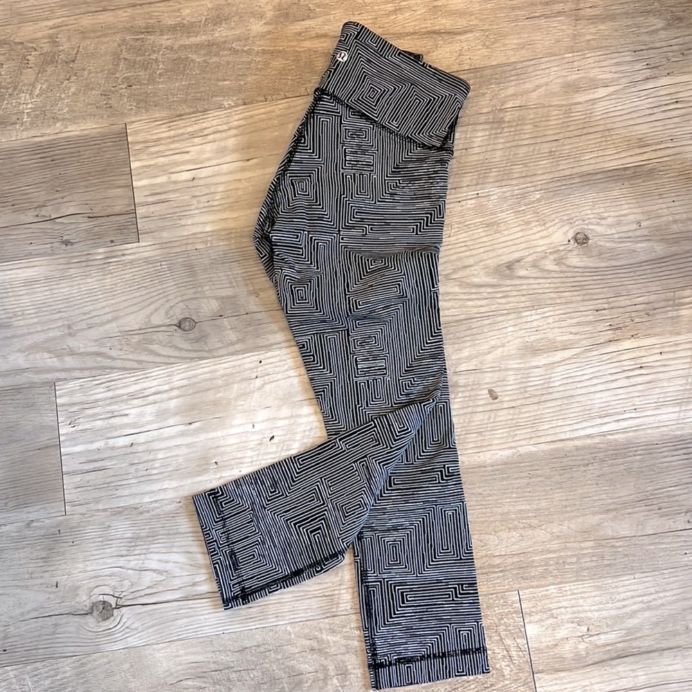 Lululemon wunder under crops Luon *textured*